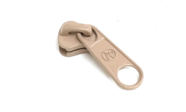 #5 Molded Zipper Single Pull Non-Locking